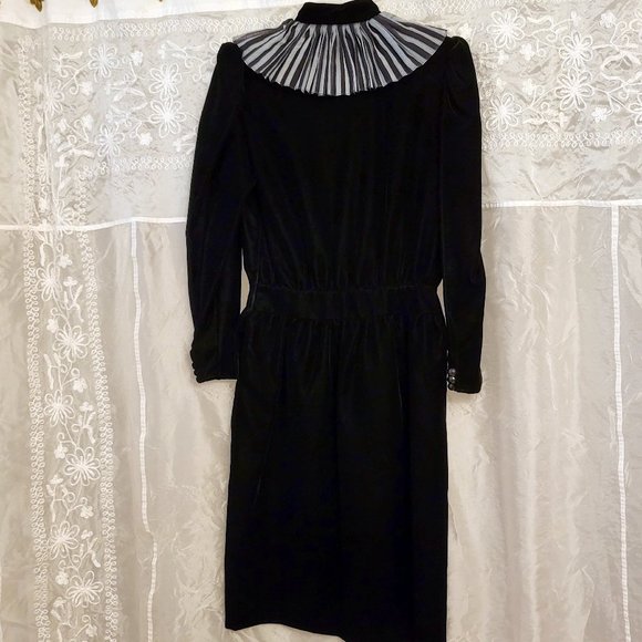 RARE Vintage Valentino Black Velvet Midi Dress, Italian size 44 - Picture 5 of 15